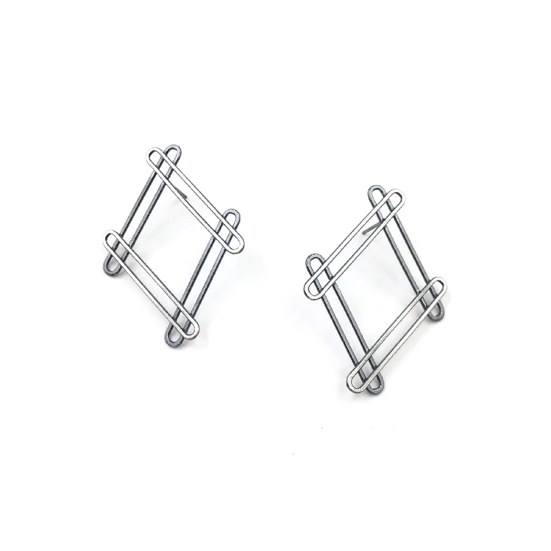 Overlapping Link Studs