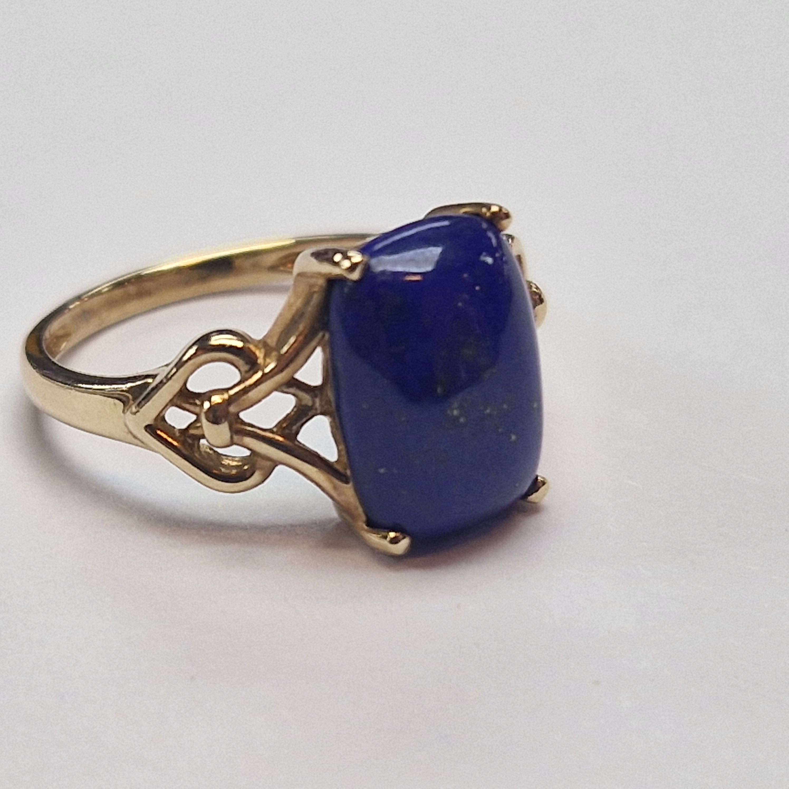 9CT GOLD RING WITH LARGE DARK BLUE STONE SIZE K 2.37G PRESTON STORE