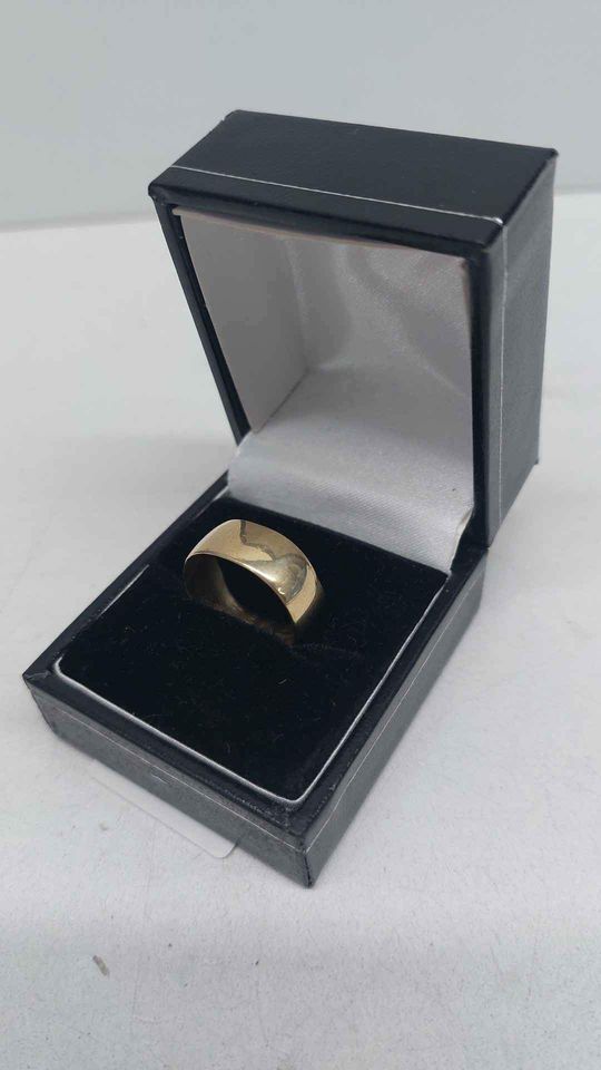 9CT Yellow Gold Gents Wedding Band Ring - Size P - 3.36 Grams